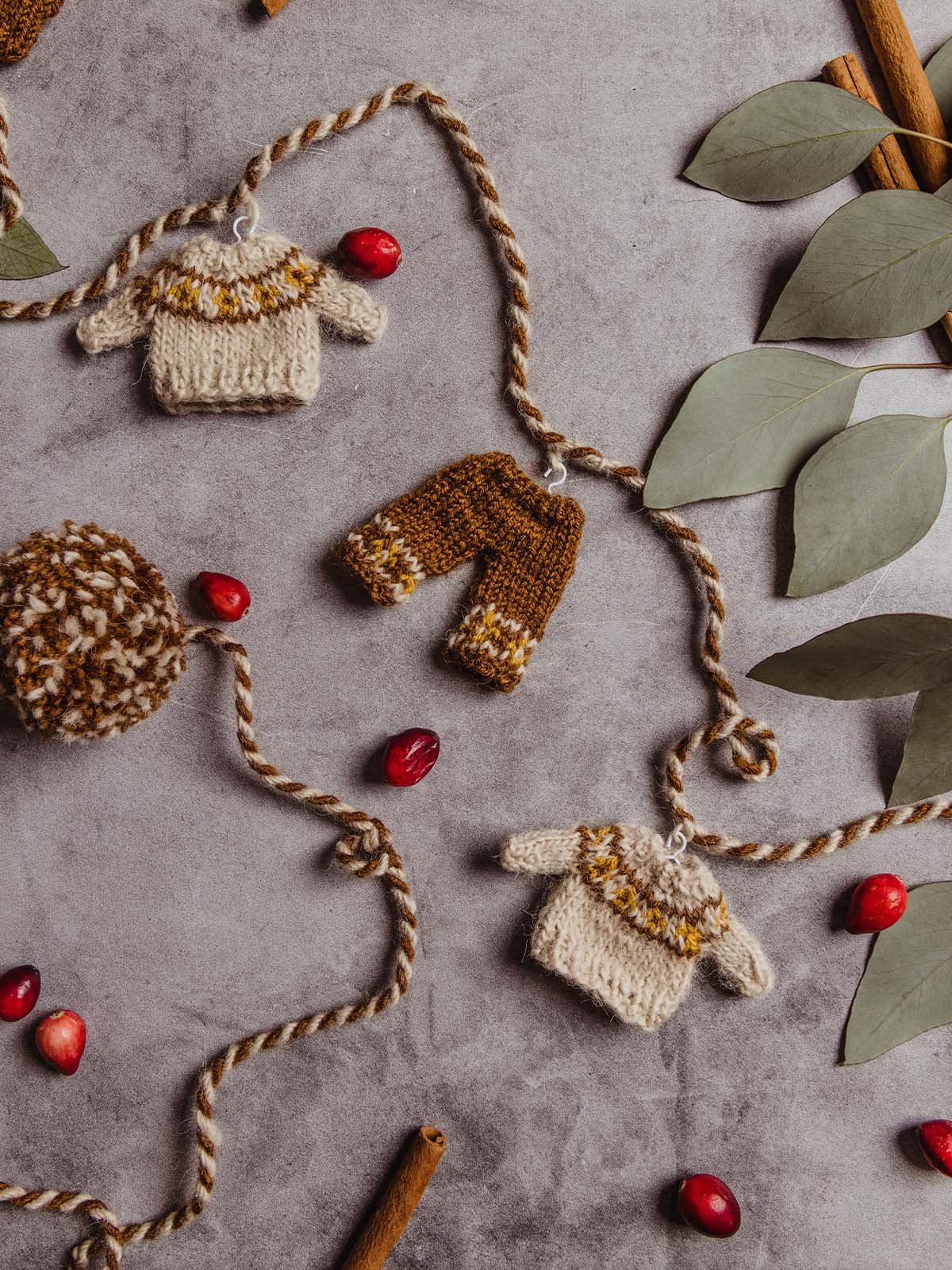 2022_A_Sweater_Garland_1200x1600_01_1.jpg